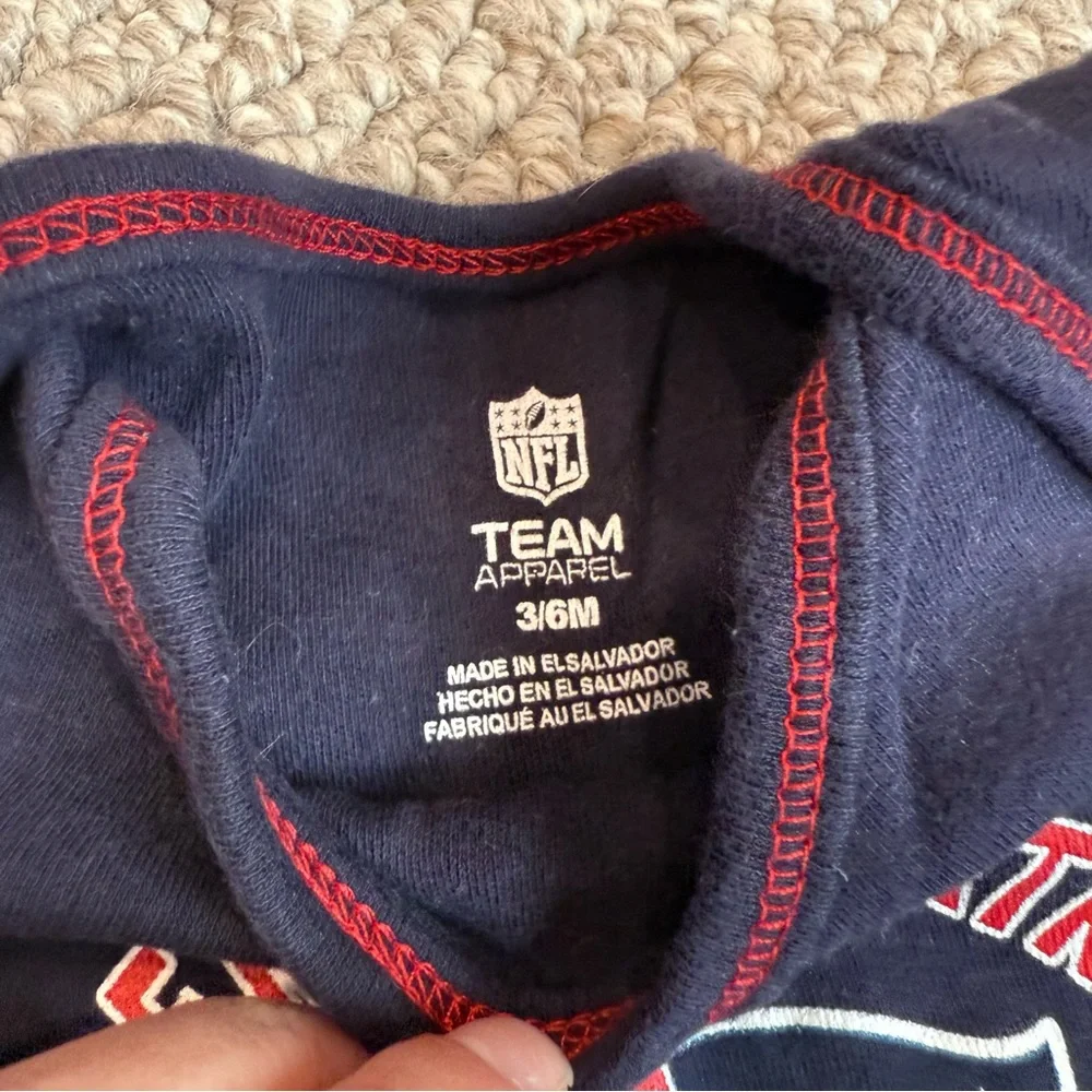 NFL Baby One-Piece Bodysuit Set Patriots Football‎ Size 3-6 Months